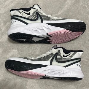 Nike Kyrie White Black Youth Size 3Y Athletic Running Shoes Sneakers NWOB